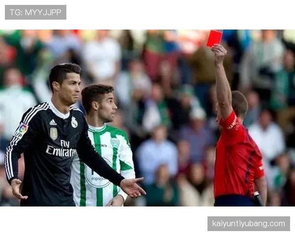 拉人犯规的判罚标准：何时构成直接任意球或点球