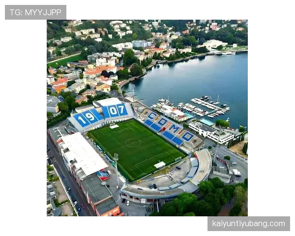 曼联关键比赛抗压能力问题持续显现，对赛季争冠形势产生直接影响